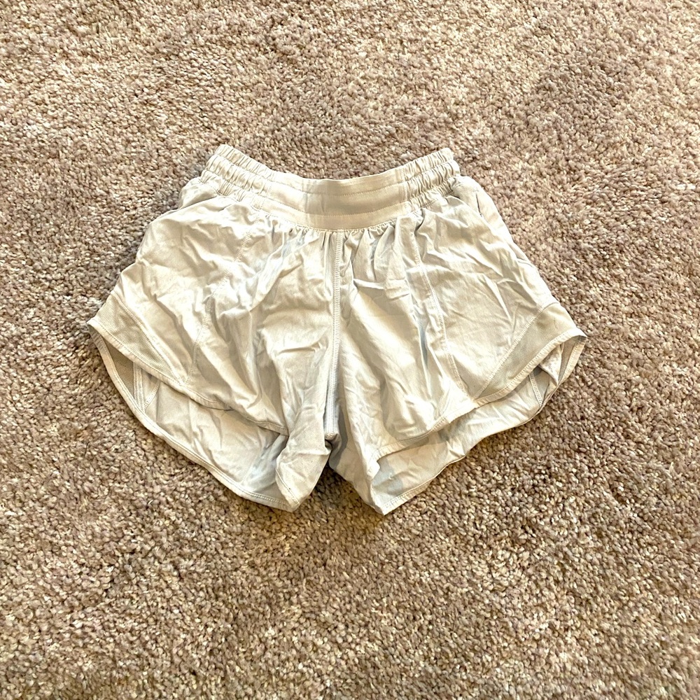 Lululemon Hotty Hot Low-Rise Light Gray Shorts - Size 2